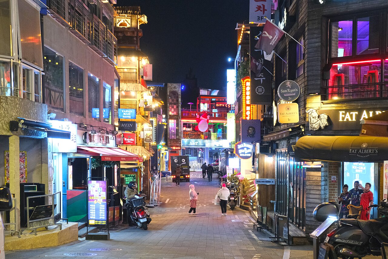 Itaewon neighborhood street scene