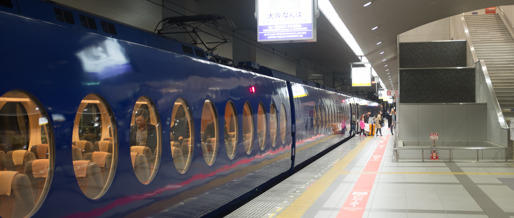 간사이공항과 난바를 잇는 난카이 라피트 열차