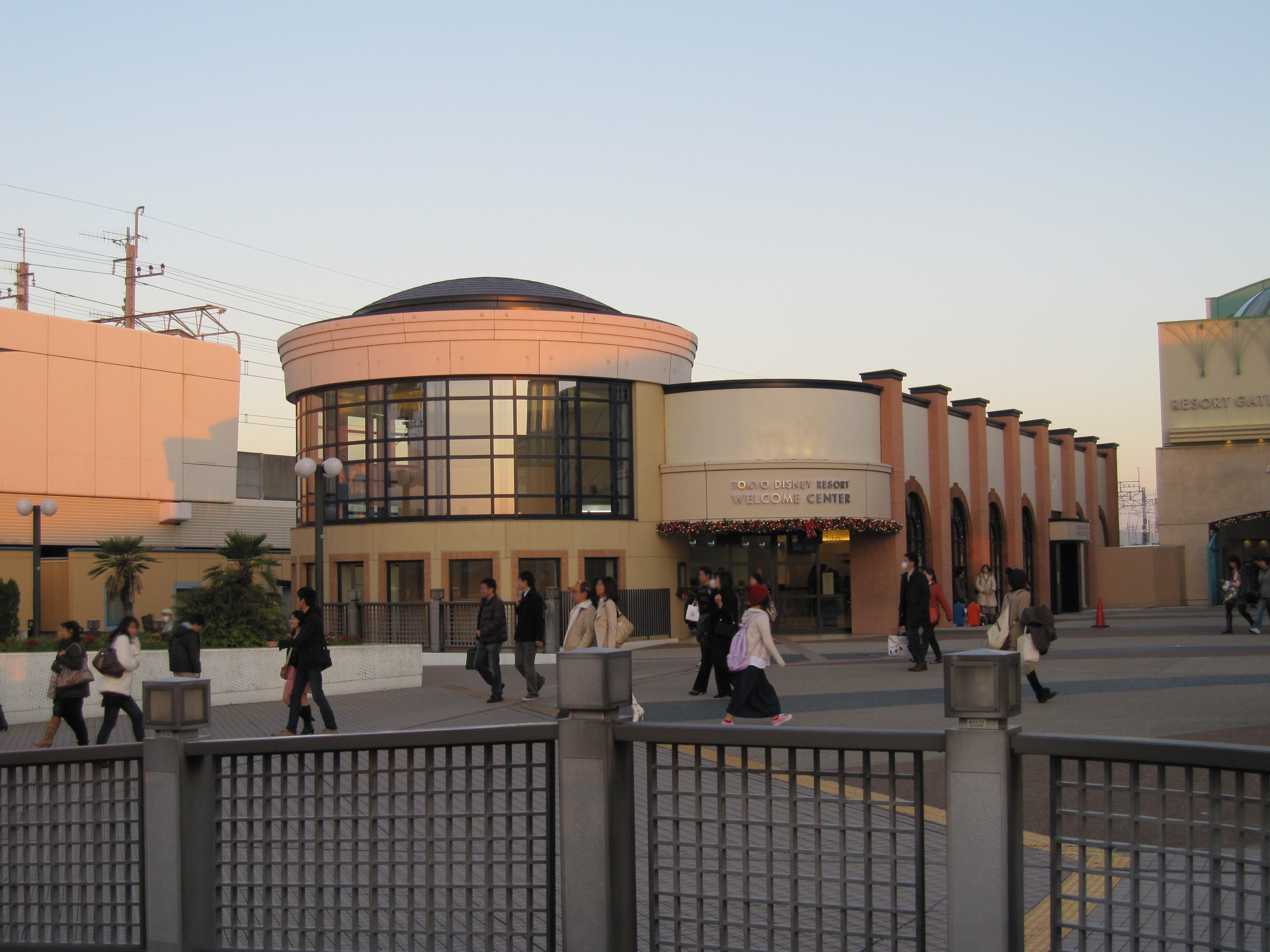 마이하마역 앞 도쿄 디즈니 리조트 웰컴센터